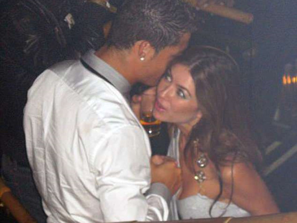 Cảnh sát mở rộng điều tra cáo buộc Ronaldo hiếp dâm