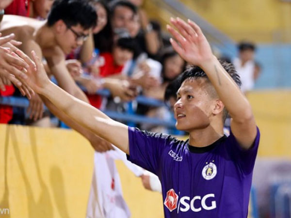 CLB Hà Nội dùng xe bus 2 tầng diễu hành cúp vô địch V.League 2018