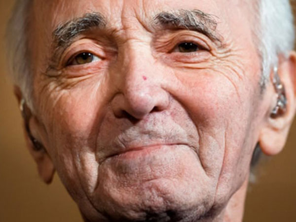 Huyền thoại âm nhạc Charles Aznavour qua đời ở tuổi 94