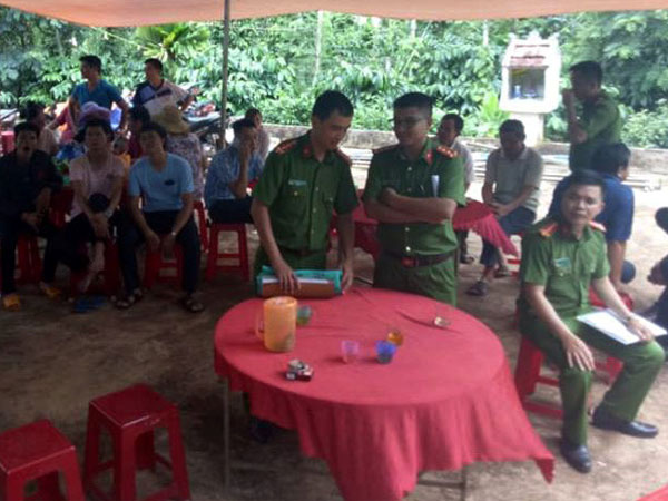 Mẹ tử vong với nhiều vết thương, con trai uống thuốc tự tử