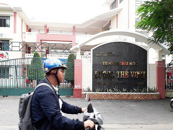 Thầy giáo tát mặt, đá mông nhiều học sinh lớp 5