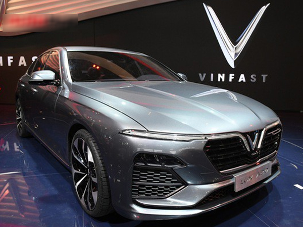 Vinfast lọt Top Trending của Twitter ngay khi trình diễn, dân tình quốc tế bình luận ầm ầm không kém người Việt