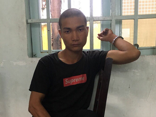 Vụ hàng loạt cô gái bị cướp ở Sài Gòn: Kẻ cướp ra điều kiện 'cho hôn 1 cái sẽ trả lại ĐTDĐ'