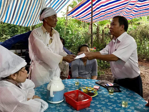 Vụ nữ du khách bị sét đánh ở bãi biển Vũng Tàu: Do xài điện thoại!