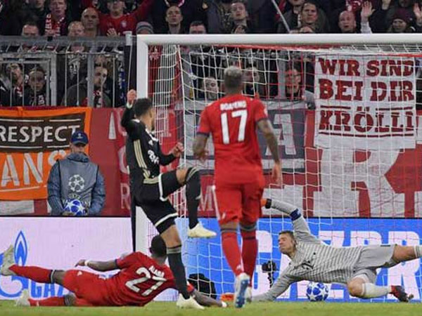 Bayern Munich - Ajax: Ăn miếng trả miếng bốc lửa