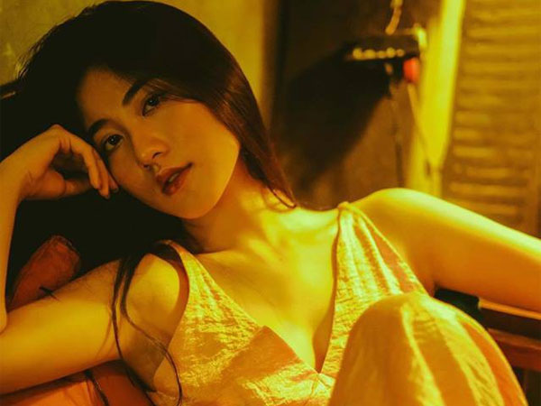 Bộ ảnh tuổi 19 của Thuỳ Linh: Xinh đẹp và dịu dàng đúng kiểu 'uống nhầm ánh mắt, cơn say theo cả đời'