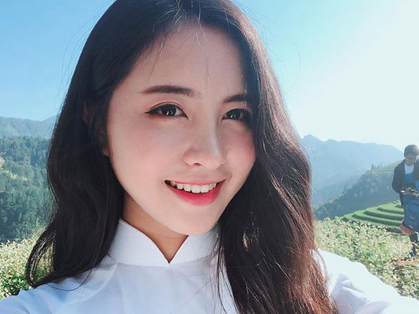Danh tính cô gái xinh đẹp bên đồi hoa tam giác mạch gây sốt mạng xã hội