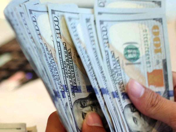 Giá USD trong và ngoài ngân hàng tăng giảm trái chiều