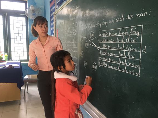 Không có chuyện 'đè' giáo viên ra để phạt