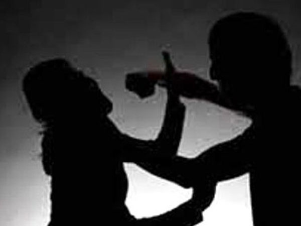 Kon Tum: Cô giáo bị chồng cũ ôm, cho nổ mìn tự sát?