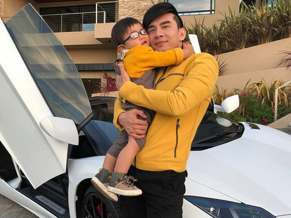 Những bà vợ giàu 'nứt đố đổ vách' của sao, người thuê giúp việc hơn trăm triệu/tháng, người sở hữu cả tòa nhà khủng