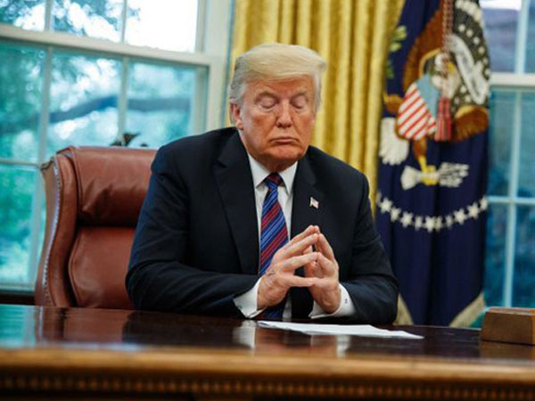 Tổng thống Trump nhận được phong bì đáng ngờ, nghi chứa chất kịch độc