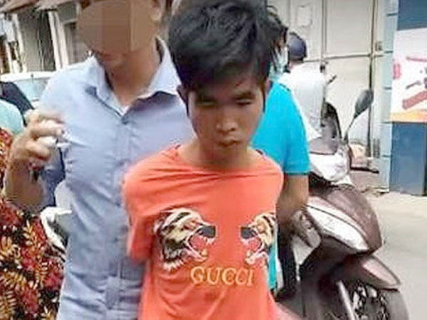 Bà chủ tiệm vàng truy đuổi thanh niên cướp giật dây chuyền