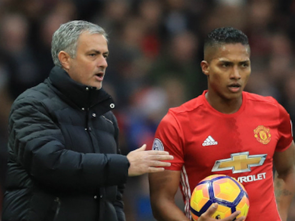 Đội trưởng Man Utd thích đăng tải đòi sa thải Mourinho