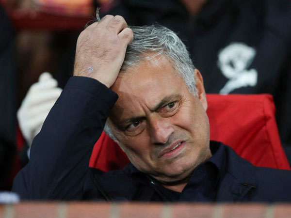 NÓNG: Ấn định thời gian M.U sa thải Mourinho