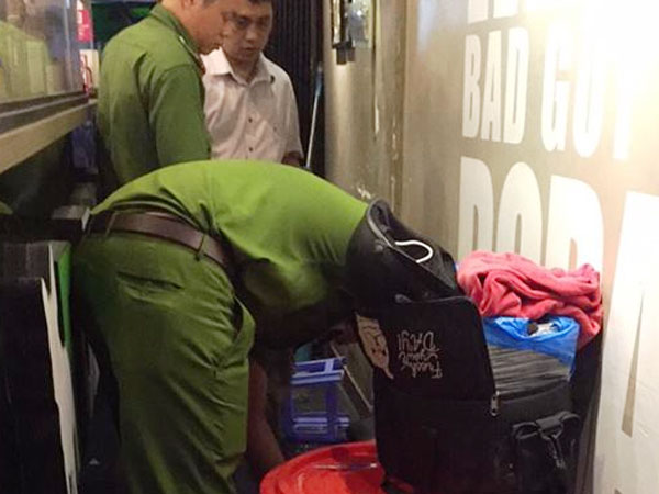 Quán trà sữa trên đường Đinh Tiên Hoàng bị ném vật thể lạ gây nổ lớn