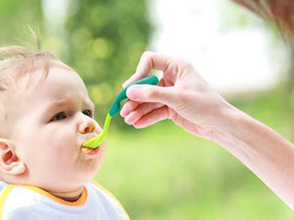Trẻ mắc tay chân miệng cần có chế độ dinh dưỡng như thế nào?
