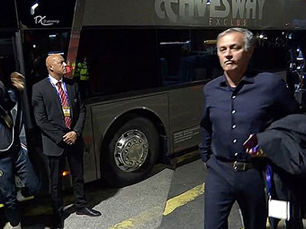 UEFA phạt M.U vì tới sân muộn
