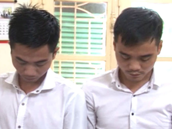 Video: Bắt nhóm 'đạo chích' chuyên móc túi trên xe buýt