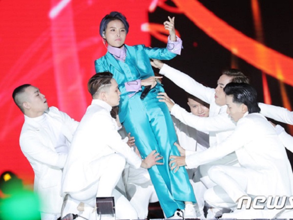 Vũ Cát Tường mang quà sinh nhật 26 tuổi gây tranh cãi lên sân khấu Asia Song Festival 2018