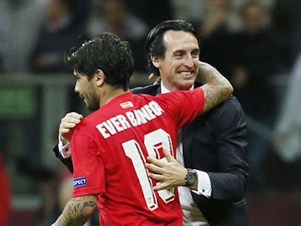 Arsenal nhắm Banega thay Ramsey