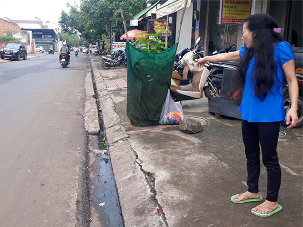 Bà bầu trên đường đi sinh bị tên cướp giật túi xách