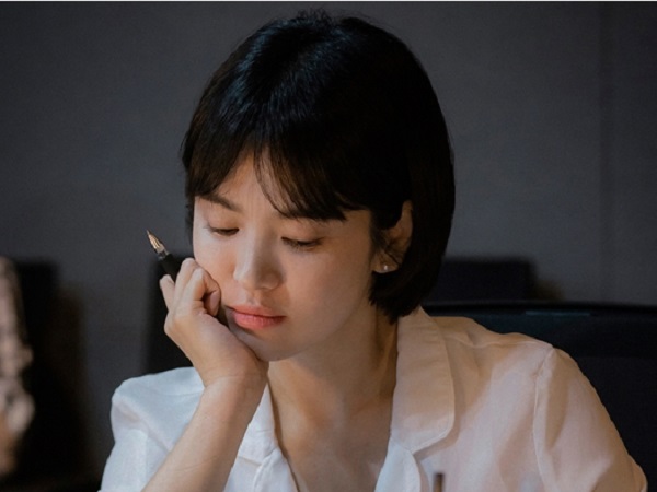 Hé lộ ảnh Song Hye Kyo trẻ trung ngời ngời bên Park Bo Gum trong phim mới