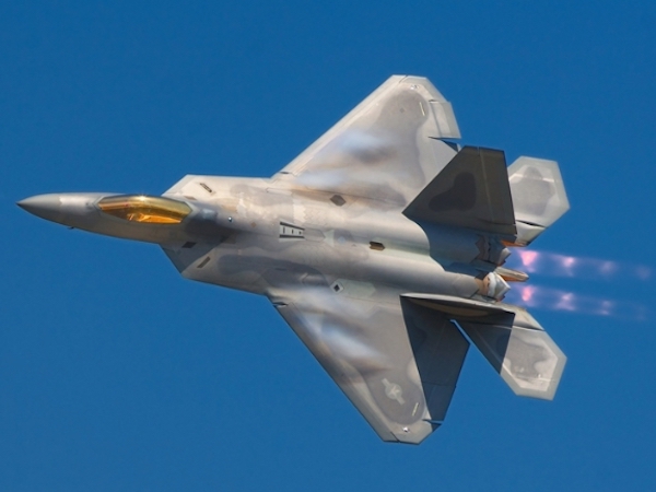 Mỹ dùng tiêm kích F-22 đối phó S-300 Nga tại Syria