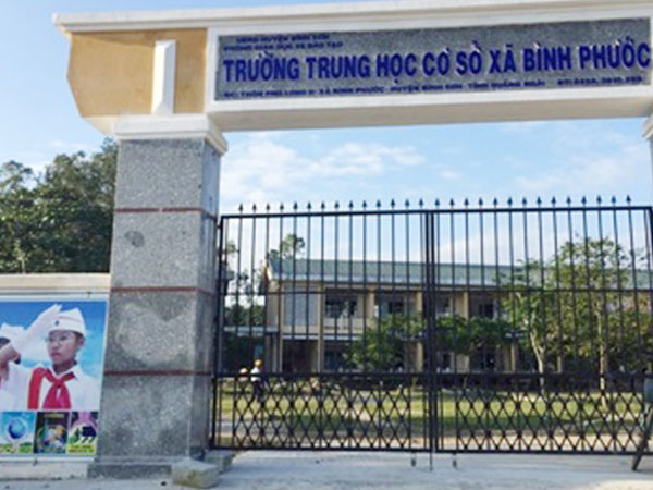 Quảng Ngãi: Cả trường hoang mang vì thầy giáo bị nghi tâm thần