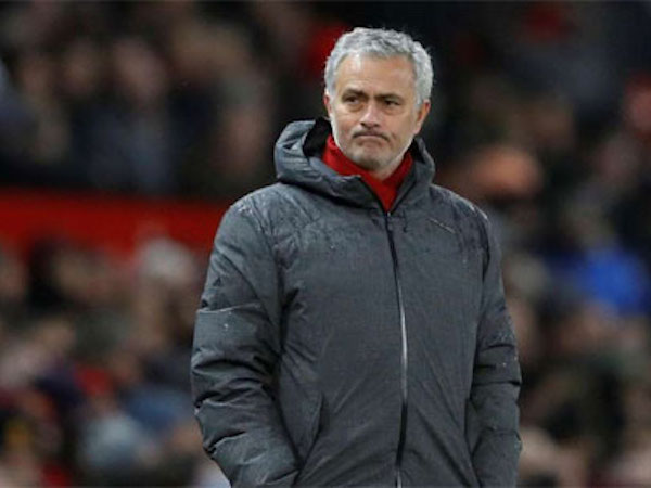 Ryan Giggs khuyên Man Utd không nên sa thải Mourinho