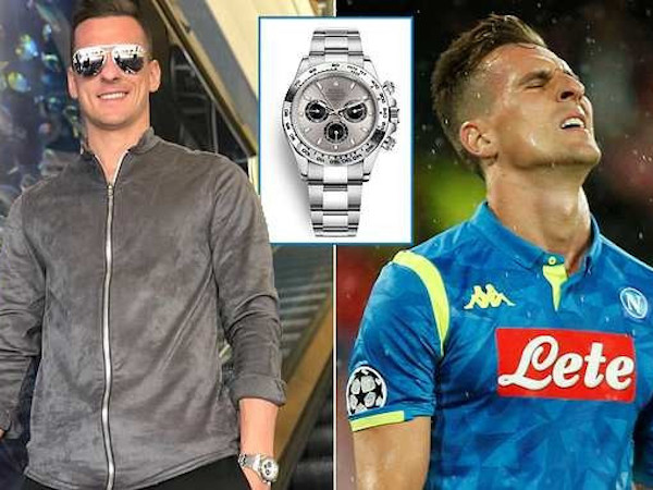 Tiền đạo CLB Napoli bị cướp sau trận thắng Liverpool ở Champions League