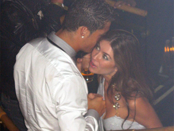 Der Spiegel: Nhờ luật sư, Ronaldo đã 'chạy án' hiếp dâm bằng cách nào?