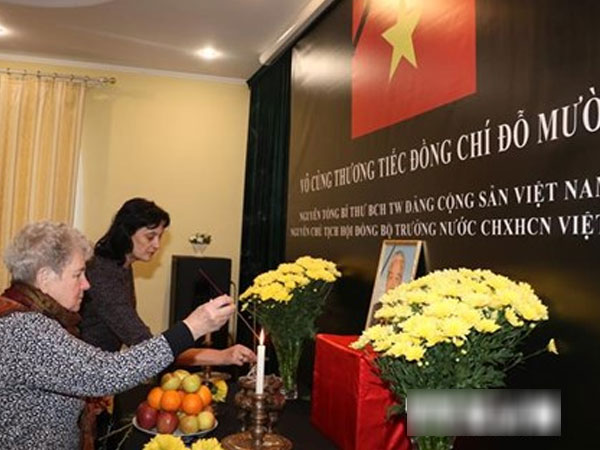 ĐSQ Việt Nam tại Hoa Kỳ, CH Séc tổ chức lễ viếng nguyên Tổng Bí thư Đỗ Mười