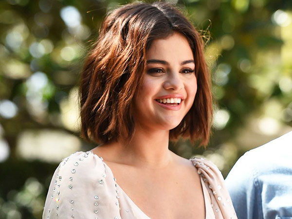 Dù cố mạnh mẽ đến mấy, Selena Gomez vẫn không giấu nổi chuyện Justin Bieber đã là 'chồng người ta'