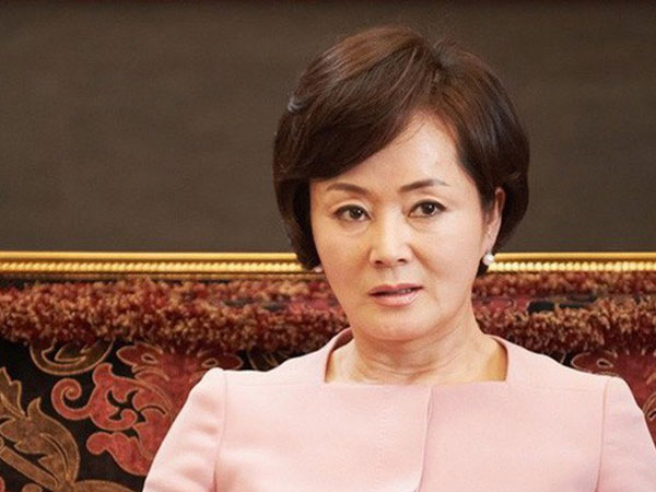 Mẹ chồng nghi ngờ con dâu ngoại tình vì hay đi sớm về khuya, đến khi biết sự thật thì nghẹn ngào không thốt nên lời