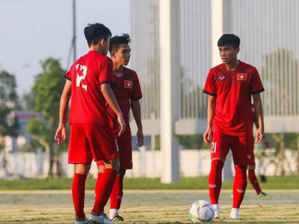 Sau khởi đầu nan, Việt Nam vùi Campuchia trong cơn mưa bàn thắng