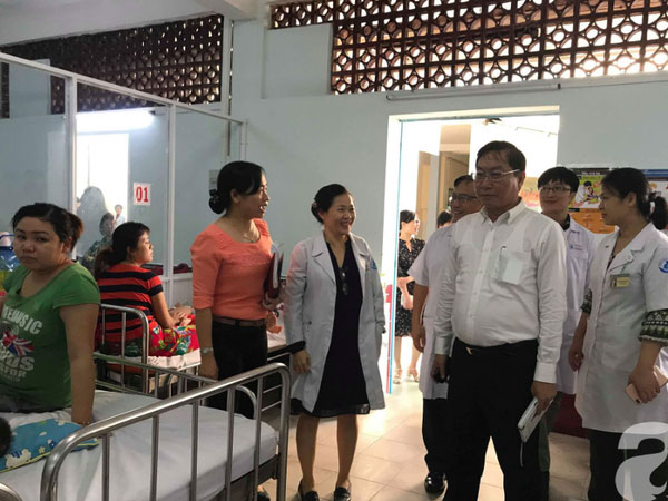 Thực hư chuyện Bệnh viện Nhi đồng 1 lấy căng tin làm phòng điều trị tay chân miệng và sởi cho trẻ vì quá tải