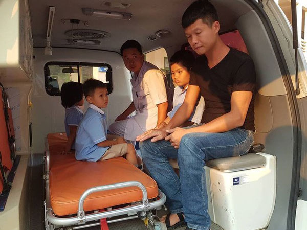 Vụ hàng trăm học sinh ở Ninh Bình nghi ngộ độc: 'Ruốc gà có mùi kinh lắm con không ăn'