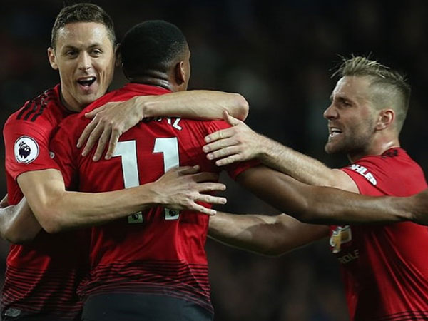 MU thắng nghẹt thở: Vì Old Trafford không phản bội Mourinho
