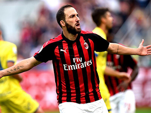 Higuain lập cú đúp, Milan nối dài mạch bất bại
