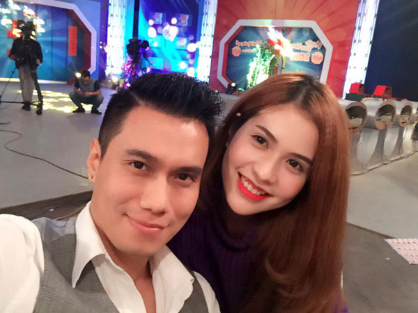 Hot mom Hương Trần - bà xã xinh đẹp của nam diễn viên Việt Anh đổi tình trạng quan hệ trên Facebook sang 'Độc thân'?