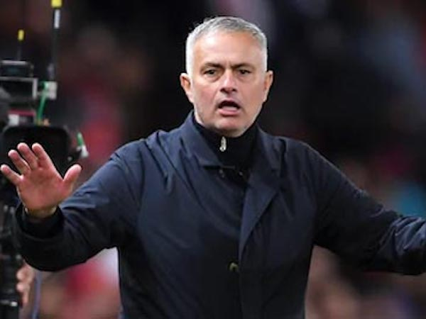 M.U cấm cửa nhà báo đưa tin Mourinho bị sa thải