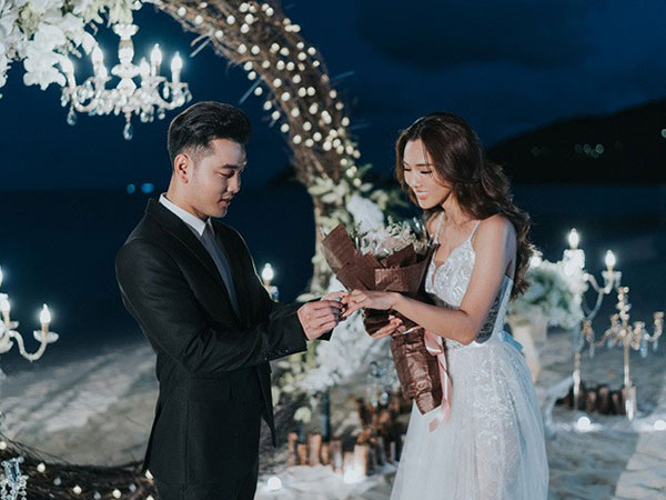 Nhiều năm chung sống nhưng chưa đám cưới, Ưng Hoàng Phúc bất ngờ cầu hôn bà xã trên biển
