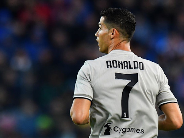 Ronaldo và bàn thắng mang thông điệp đanh thép