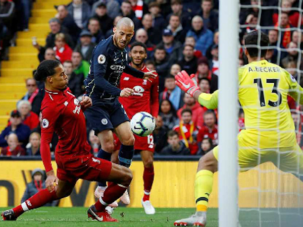 Tỷ lệ cầm bóng của Man City thấp kỉ lục trong trận hòa Liverpool