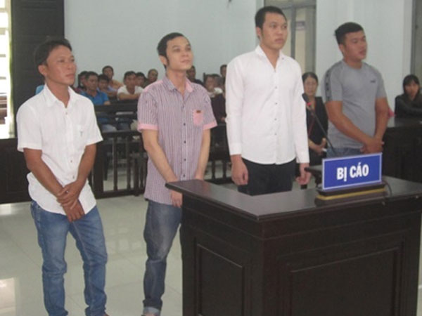Đánh chết người vì mâu thuẫn đội mũ khi ăn giỗ