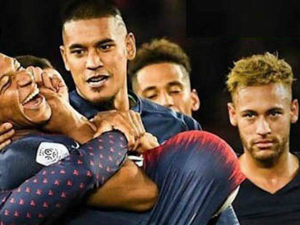 'Ninja rùa' Mbappe 4 bàn/13 phút: Neymar & phe Brazil gây rối bất thành