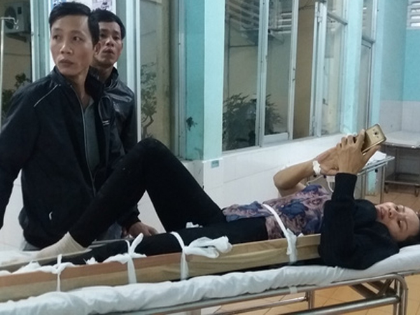 Xe khách tông xe bán tải, 7 người thương vong