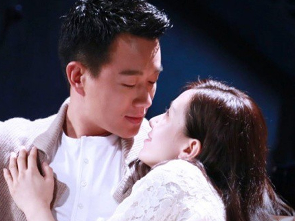 Đi tân gia nhà bạn, người yêu hỏi một câu xanh rờn khiến mọi người trố mắt ngạc nhiên còn tôi xấu hổ tột độ