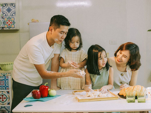 Lưu Hương Giang - Hồ Hoài Anh lần đầu khoe ảnh gia đình hạnh phúc đủ 4 thành viên